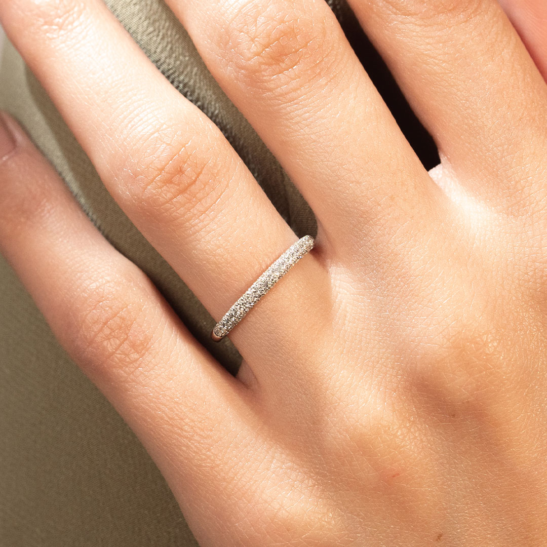 Passionnée – Diamond Wedding Band