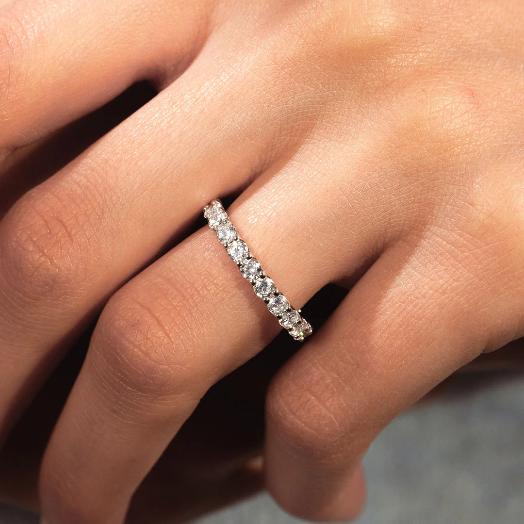 Séduisante – Diamond Wedding Band