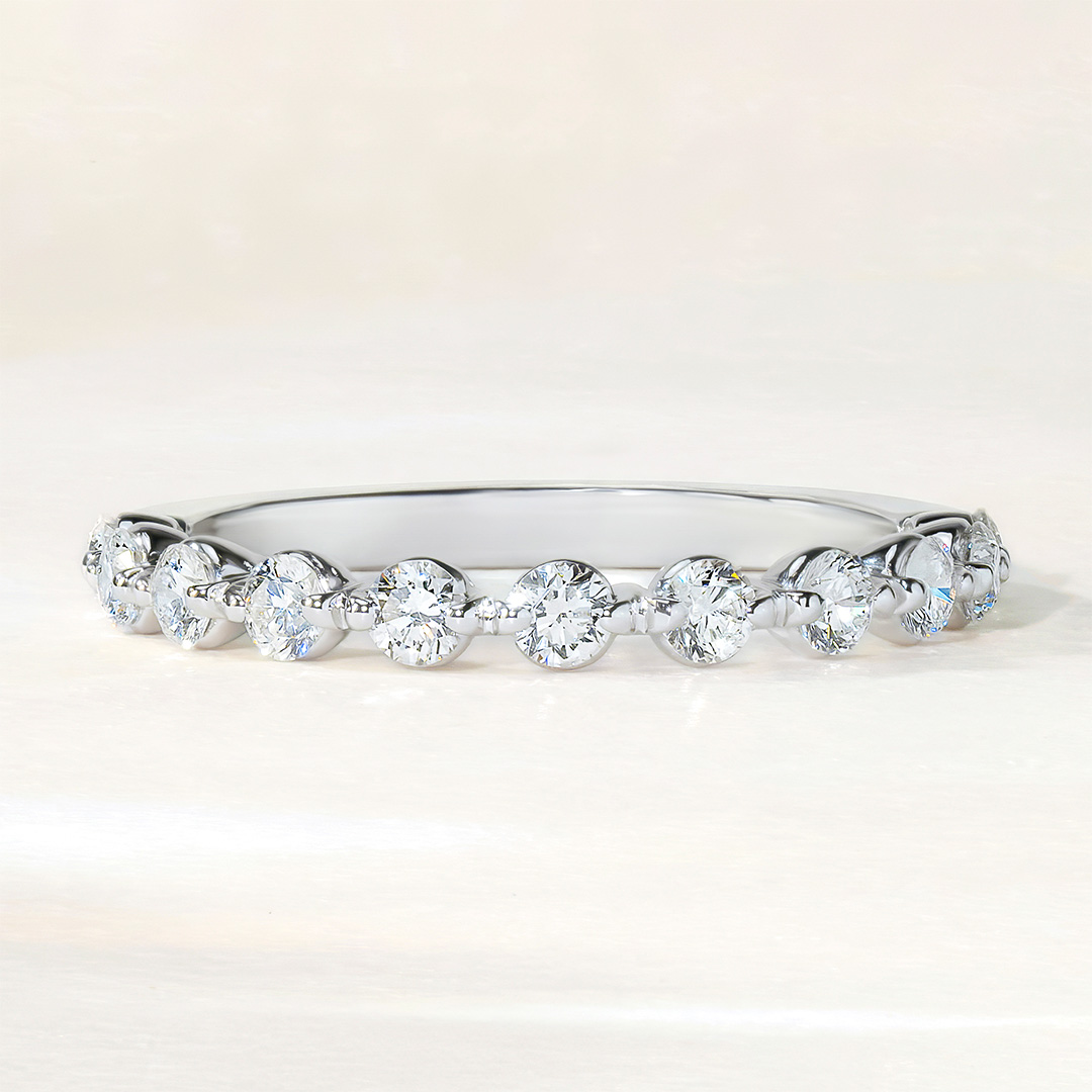 Irrésistible – Diamond Wedding Band